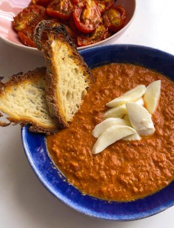 roasted tomato soup served with mozzarella pieces and rasted bread